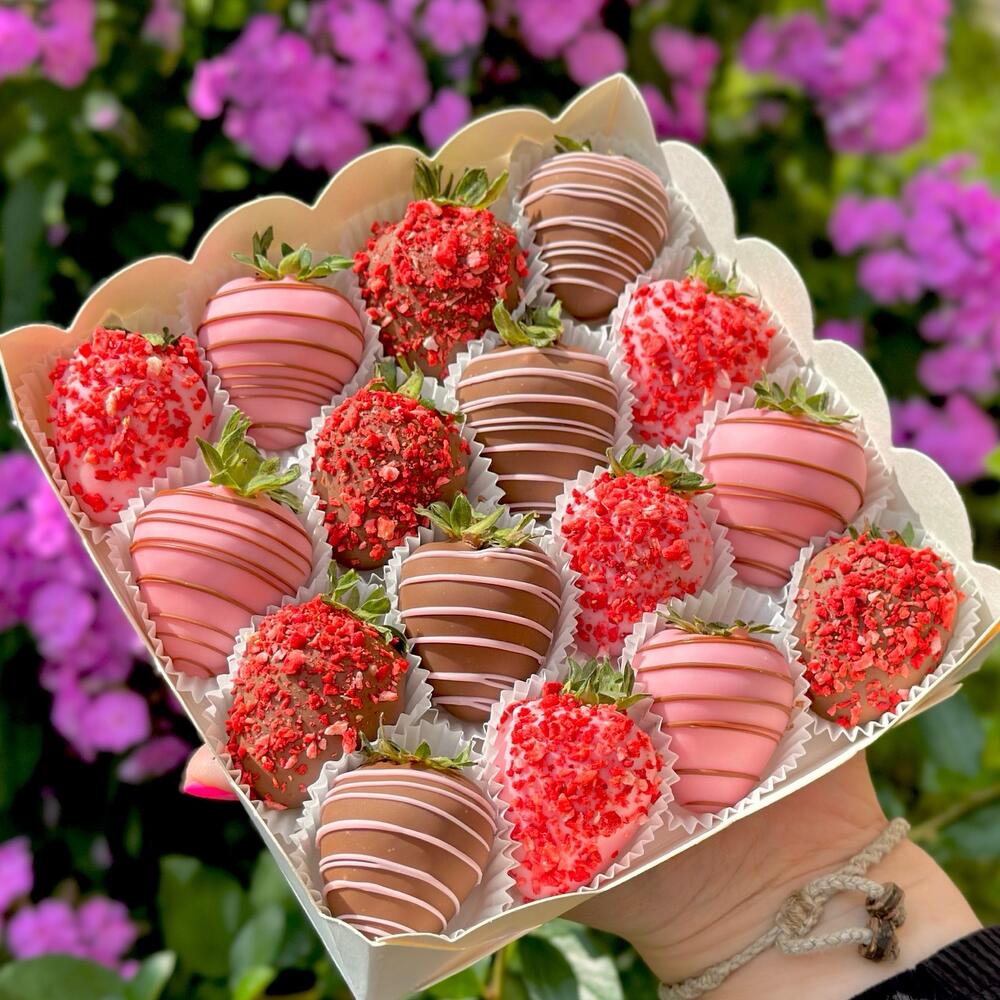 Nivalei's chocolate-dipped strawberries